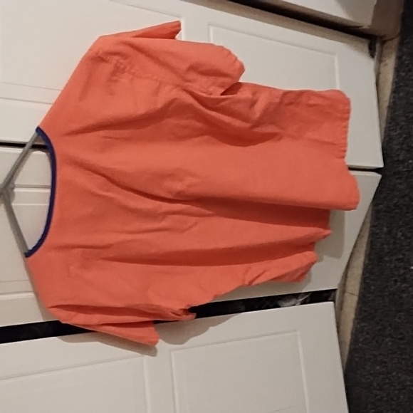 Size m orange scrub shirt - Picture 3 of 3